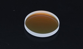 鼎鑫盛光學(xué)小編為您講述各類不同材質(zhì)的光學(xué)鏡片優(yōu)缺點以及日常如何維護